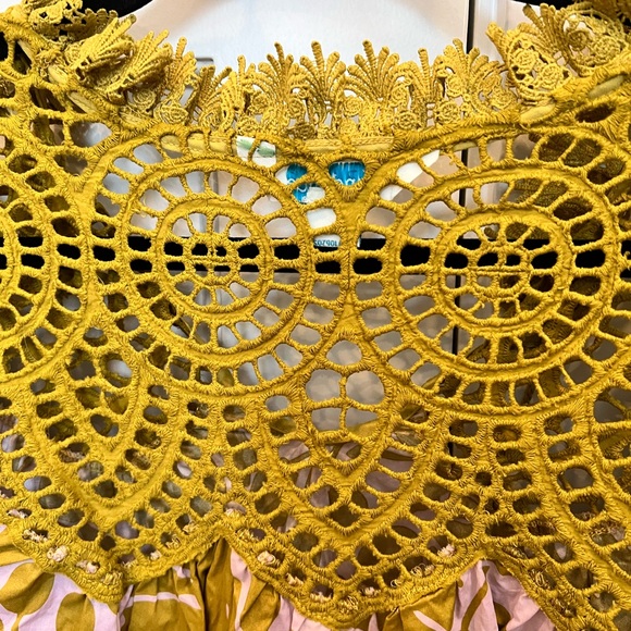 SUNDANCE - women’s size medium top - Picture 5 of 5